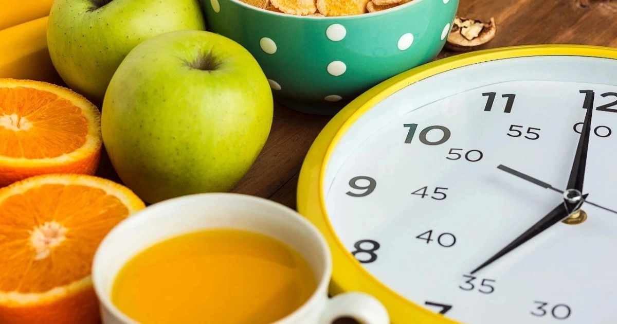 Giờ ăn cơm, đường huyết và cân nặng: nên ăn lúc nào?