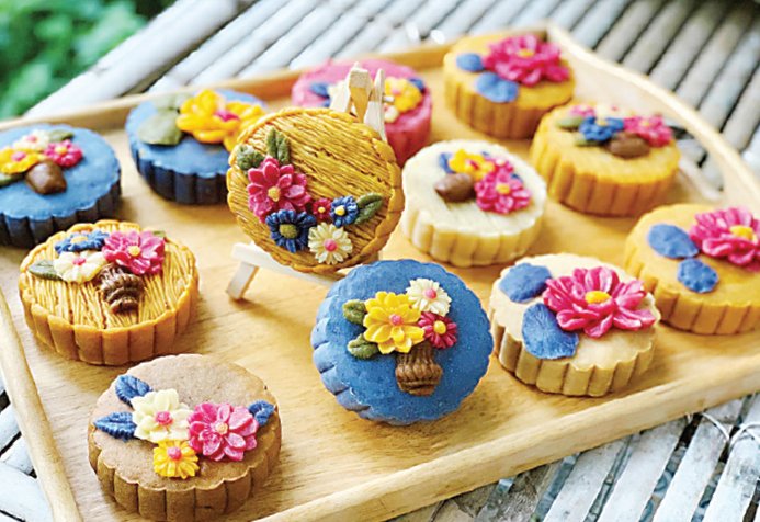 Bánh Trung thu làm tại nhà: vỏ giòn tan, nhân thịt mềm mọng