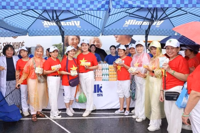 Hơn 2.000 người cao tuổi đồng diễn dân vũ: bí quyết sống khỏe và năng động ở tuổi vàng