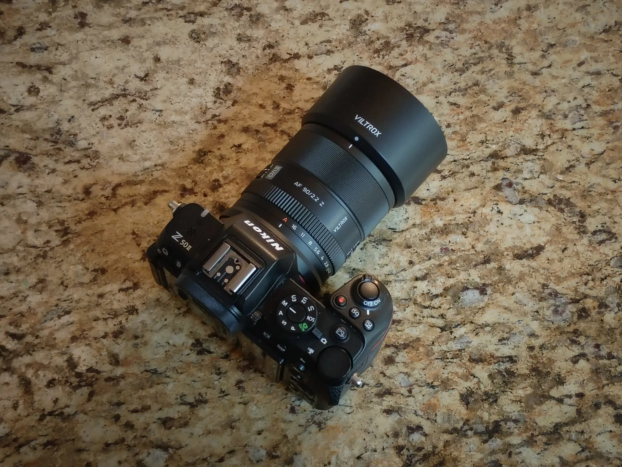 Ống kính chân dung nhỏ gọn: Viltrox 90mm f/2.2 EVO có đáng chọn?