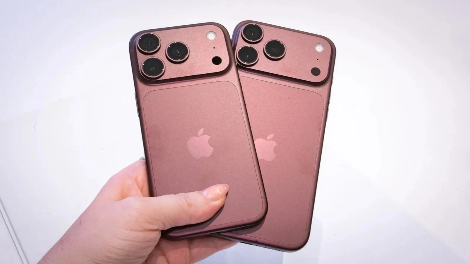 Vì sao iPhone 18 bùng nổ tại Việt Nam nhưng quốc tế nguội lạnh?