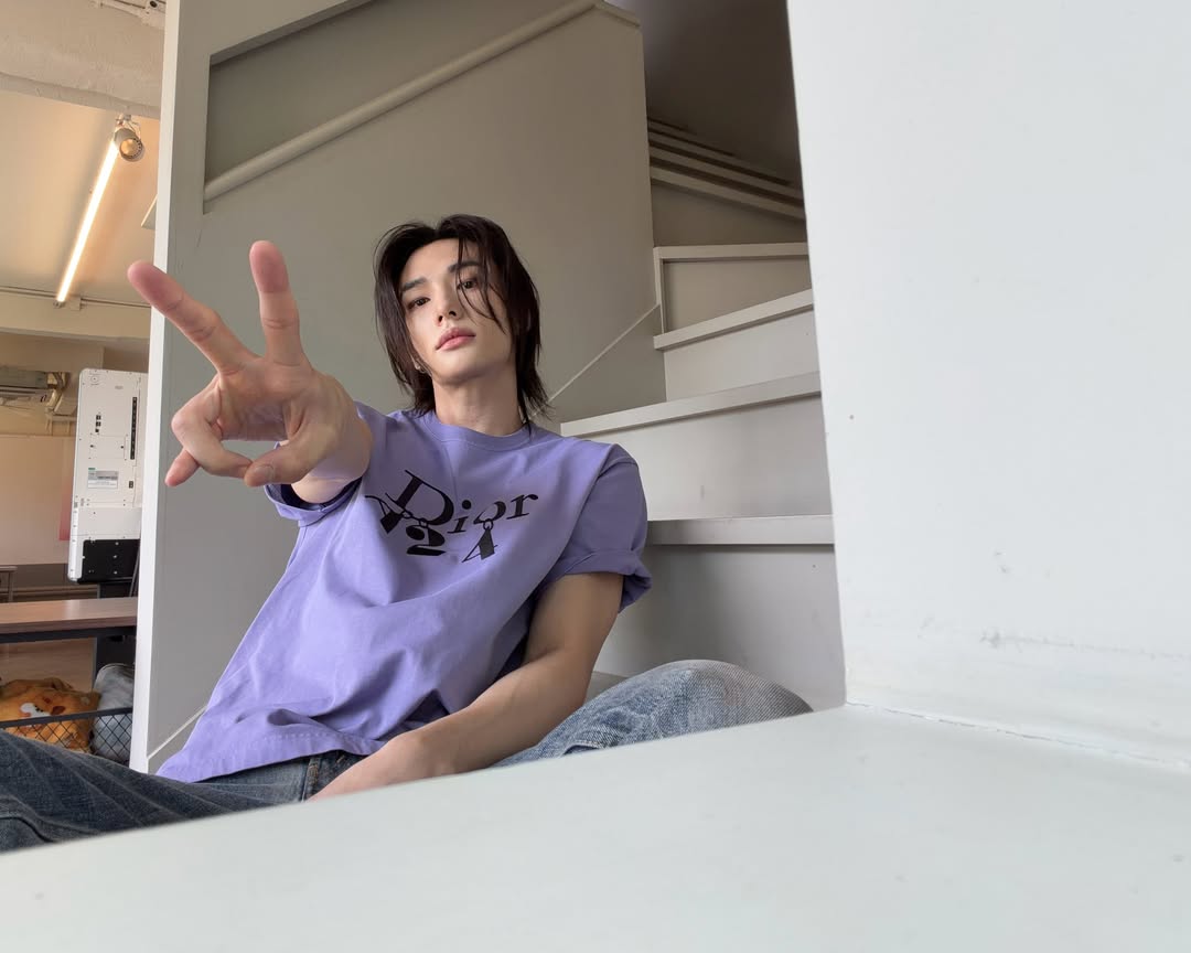 Áo phông Dior A24: từ graphic tee đến biểu tượng thời trang celebrity