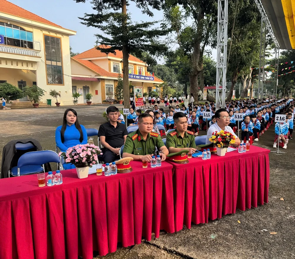 Cách dạy trẻ kỹ năng an toàn giao thông từ các chương trình cảnh sát trường học