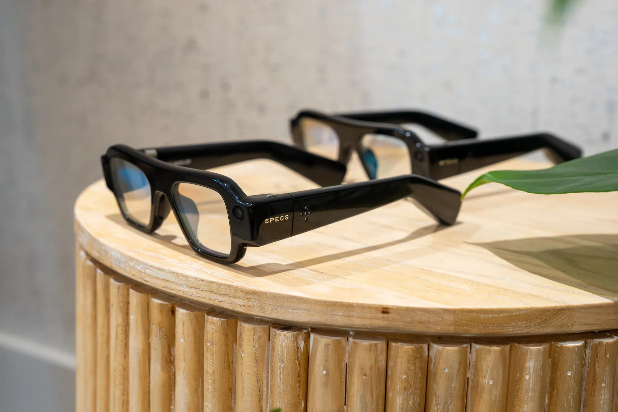 Snap Specs: Kính AR Giá Cao Và Tham Vọng Trở Thành Máy Tính Cho Doanh Nghiệp