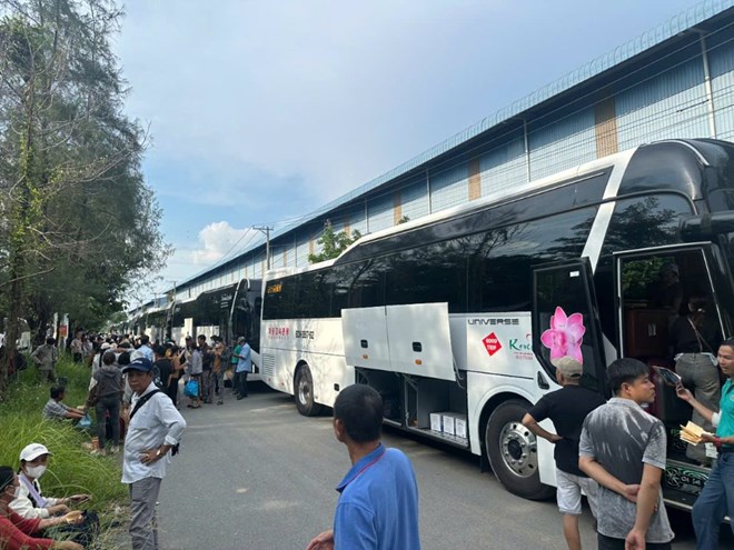 Công ty giày đưa 1.300 công nhân du lịch biển Nha Trang
