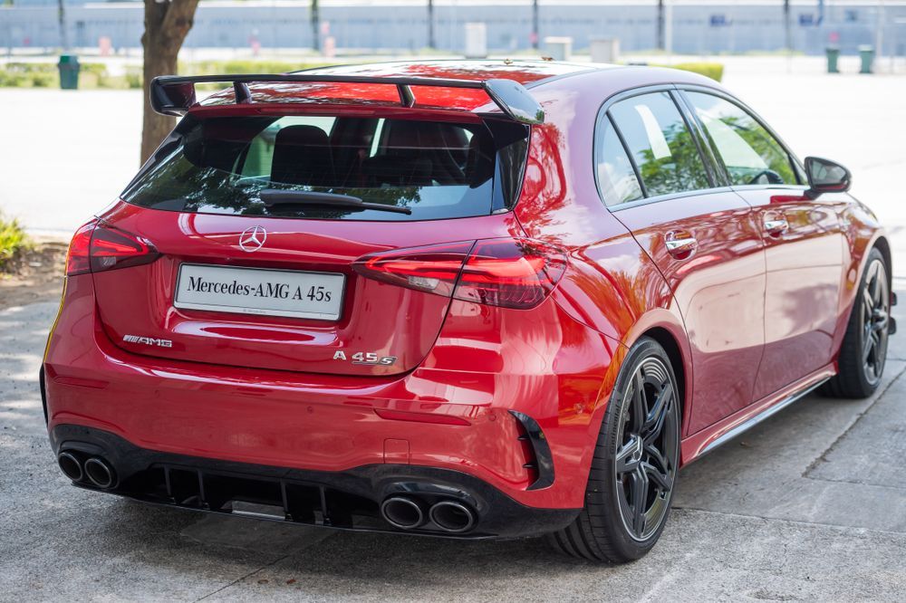 Mercedes-Benz CLA 200 AMG Line vs Mercedes-AMG A 45 S: Mana Satu Pilihan Mewah Berbaloi?