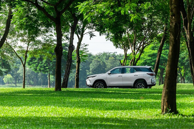 Toyota Fortuner nâng cấp an toàn và công nghệ, giá từ 1,055 tỷ