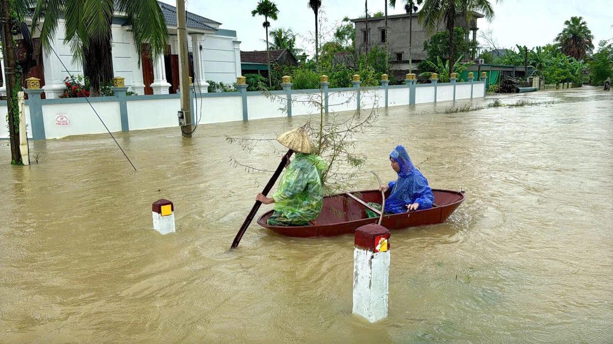 Đường bộ và đường sắt tan hoang sau mưa lũ: cảnh báo đỏ cho hạ tầng giao thông