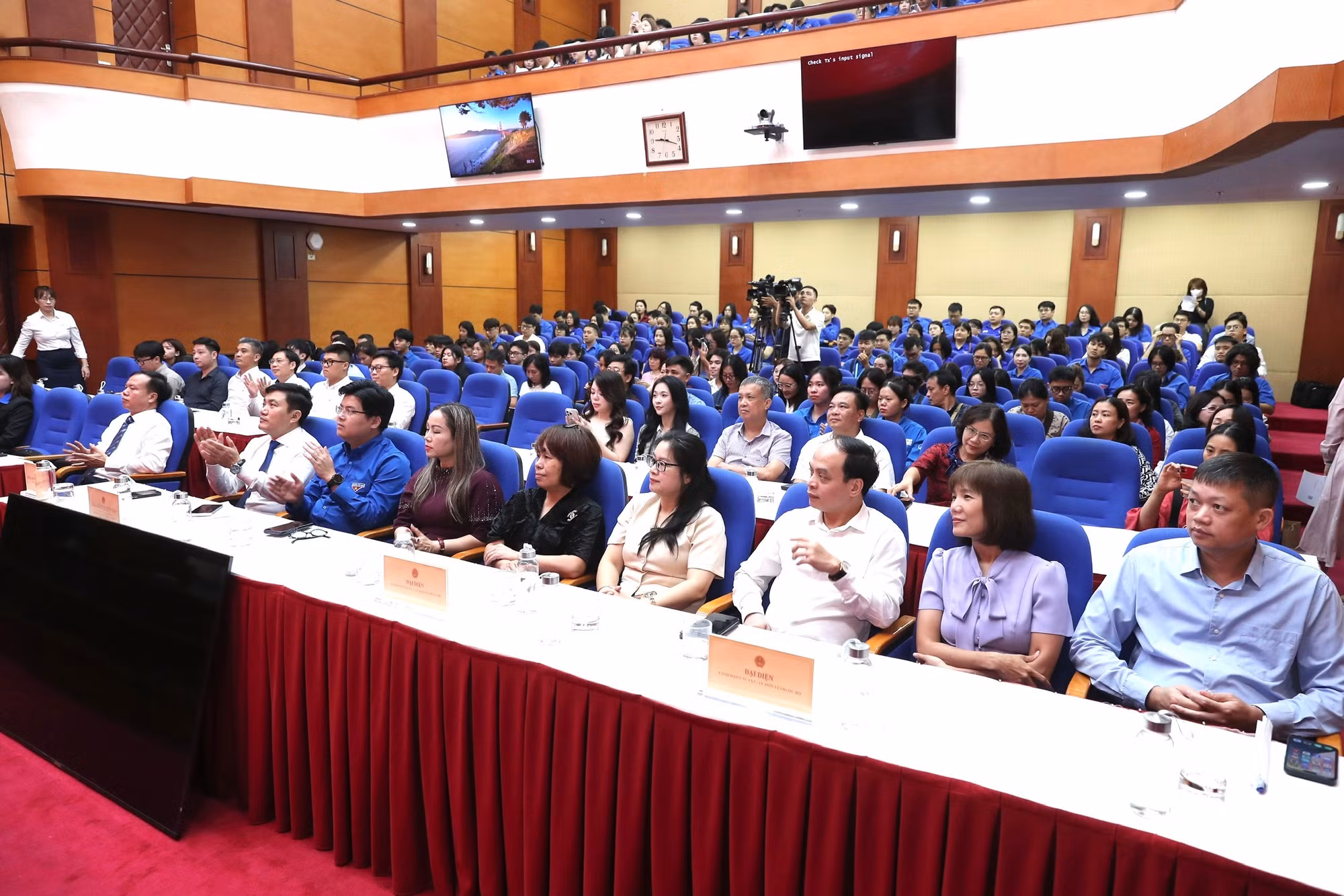 Cuộc thi Bản Sắc: AI văn hóa Việt trên không gian số