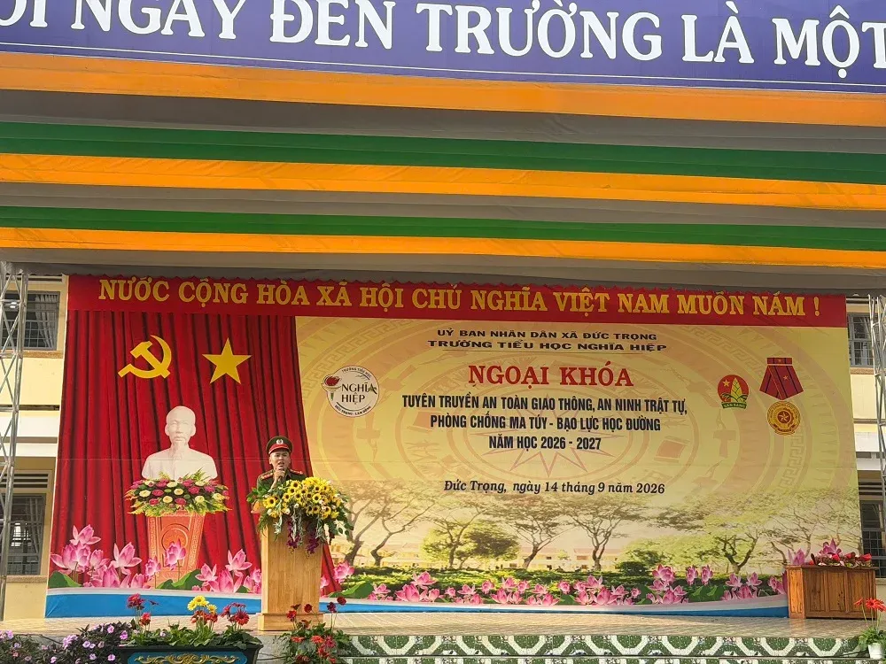 Cảnh sát giáo dục kỹ năng an toàn giao thông cho học sinh: Phụ huynh đừng đứng ngoài cuộc