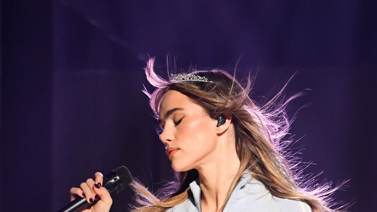 Sóng nước tự nhiên kiểu sao: từ Miley Cyrus đến Suki Waterhouse