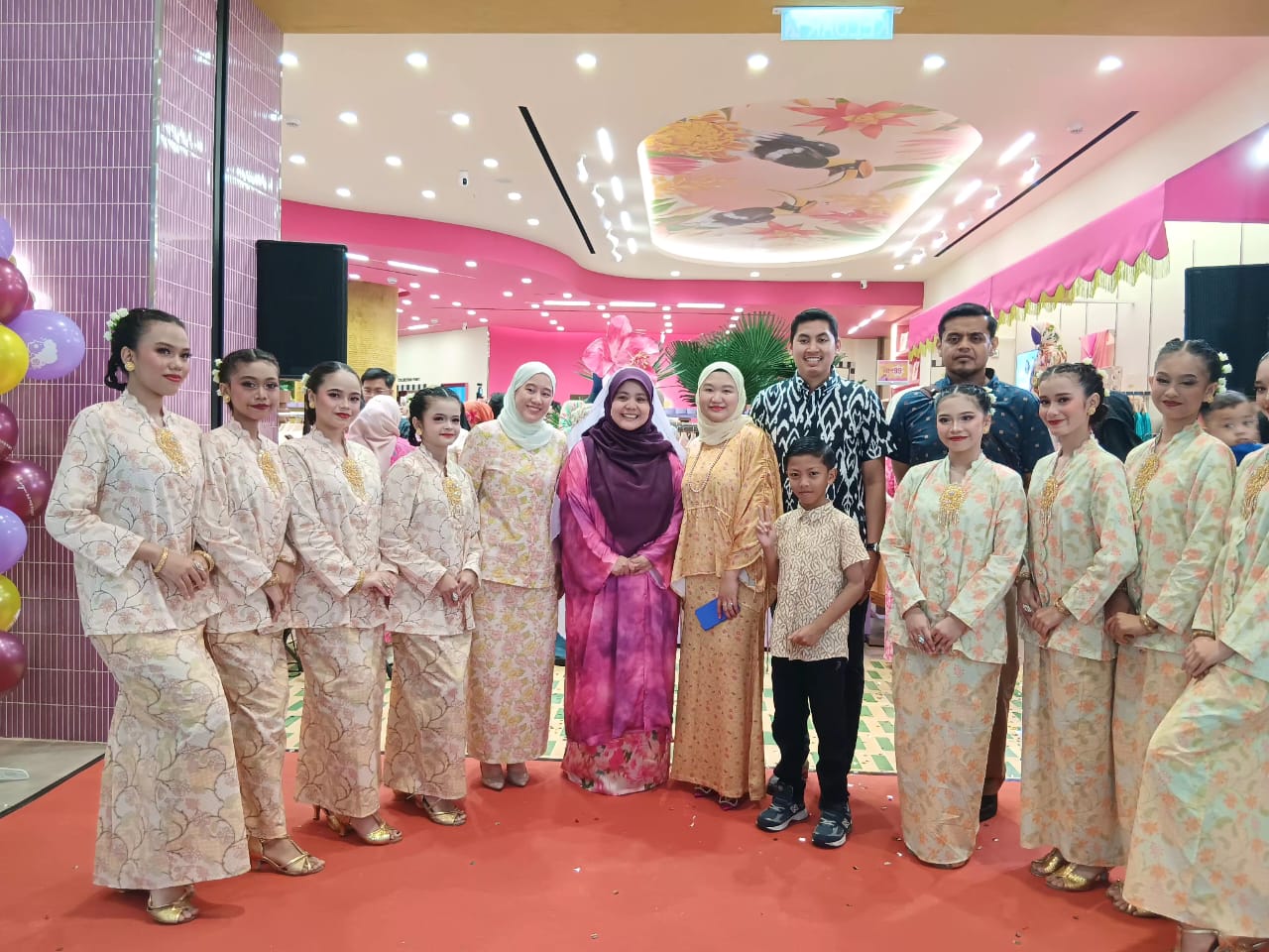 Dari Pentas Ke Bilik Kuliah: Suara Pensyarah Yang Terus Bernyanyi