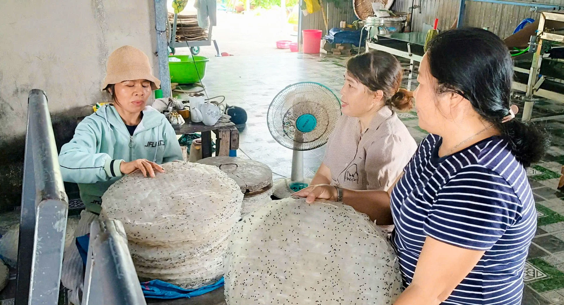 Từ phòng khám và sân khấu đến vỉa hè bánh trái