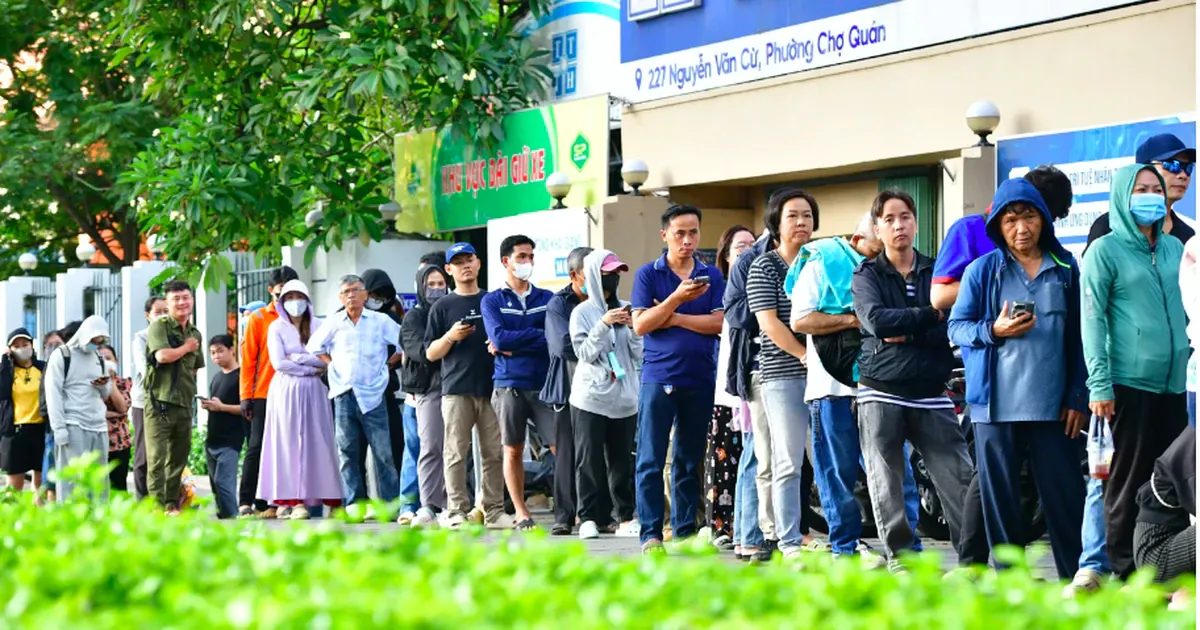 Thiếu sách giáo khoa đầu năm học mới: Nguyên nhân và lời hứa không tái diễn
