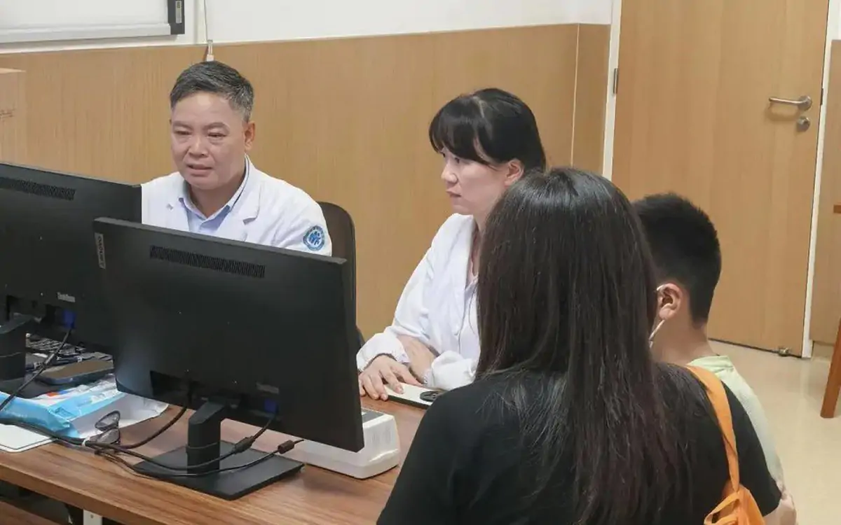 Đau đầu, nhổ tóc và những tiếng kêu cứu thầm lặng của áp lực học tập ở trẻ