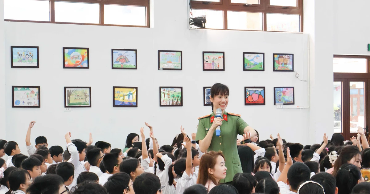 Cách dạy trẻ kỹ năng an toàn giao thông từ các chương trình cảnh sát trường học