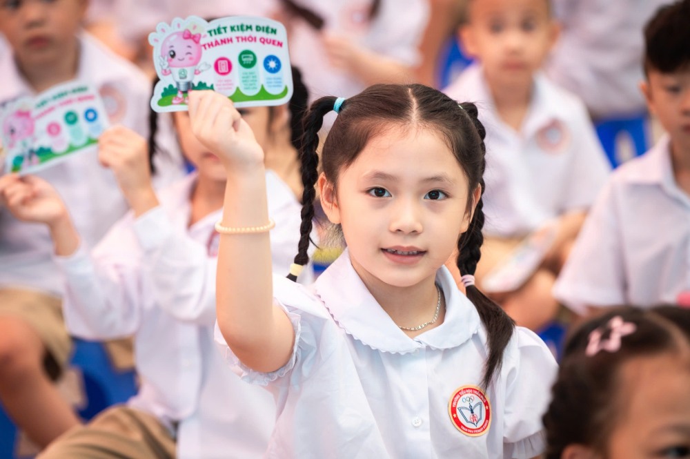 Từ trò chơi đến thói quen: Tiết kiệm điện học đường ở Hà Nội