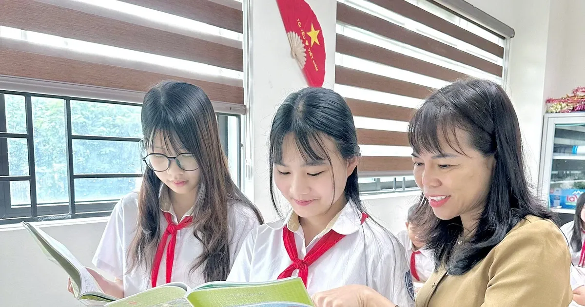 Sách giáo khoa điện tử miễn phí: Cây cầu số nối liền khoảng trống sách in