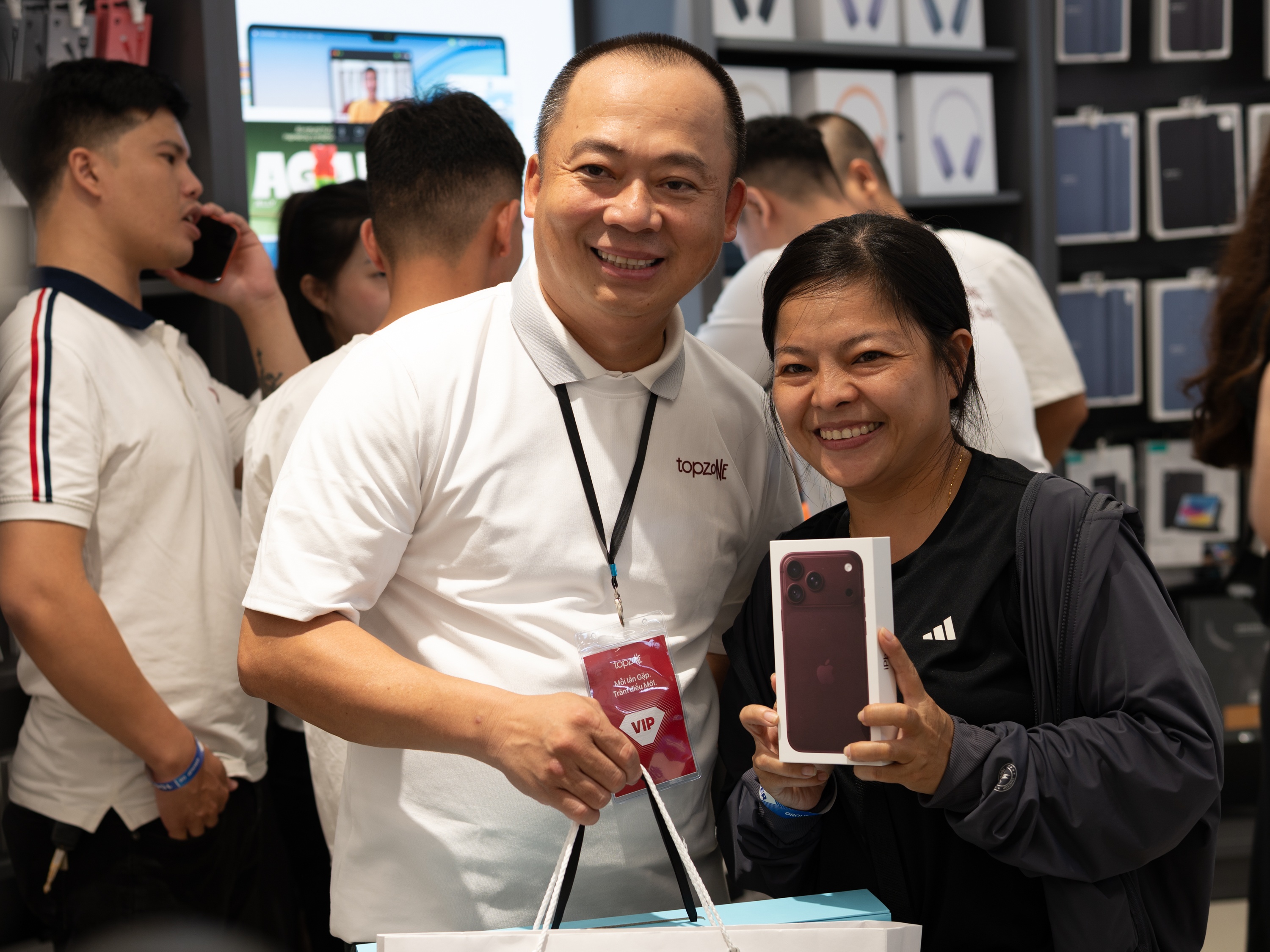 iPhone 18 mở bán: Nhu cầu bùng nổ, nguồn hàng hụt hơi