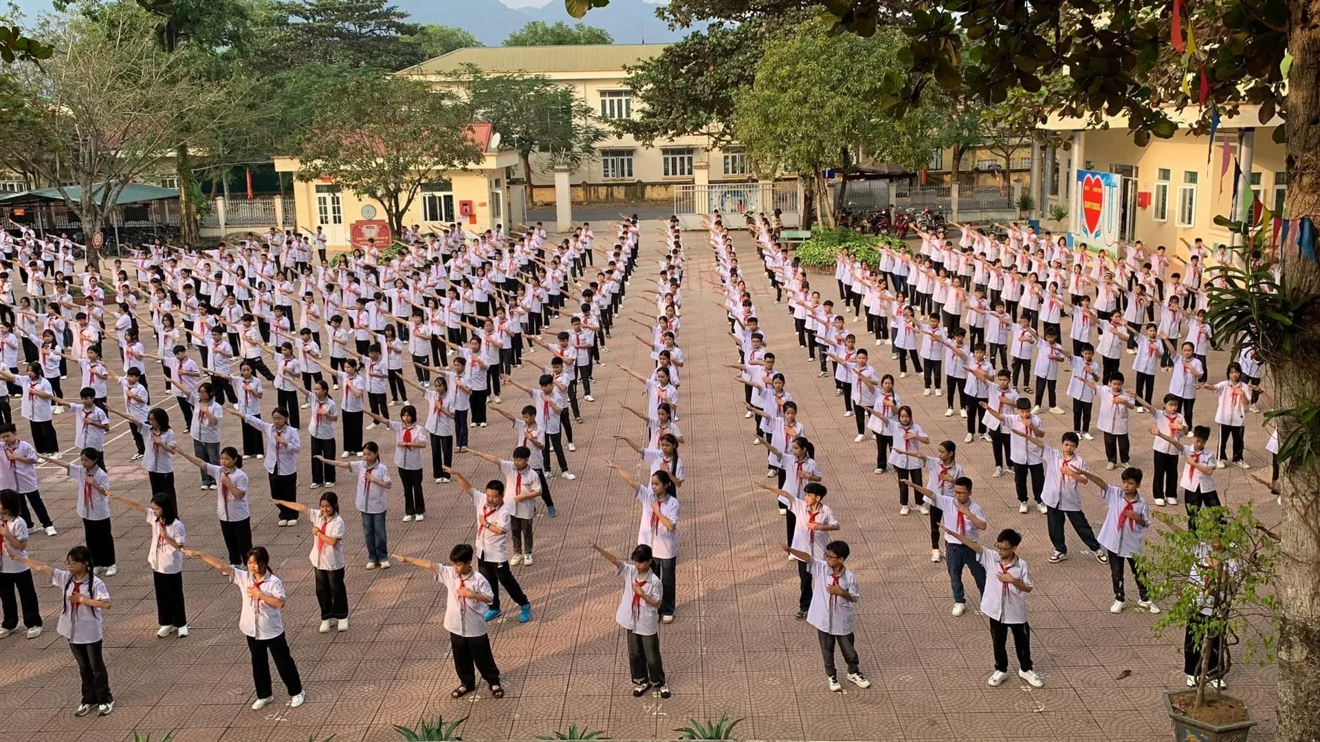 Phú Thọ siết chặt quản lý thu chi trường học: phụ huynh cần biết gì?