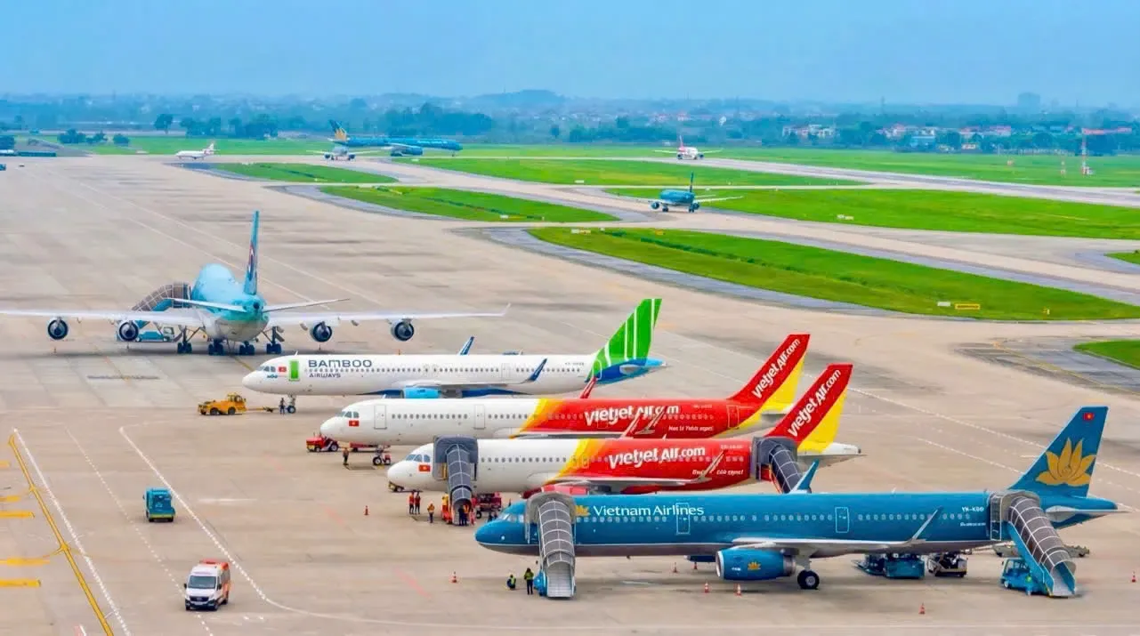 Hai sân bay lớn nhất khai thác gần kín slot bay: Cảnh báo nghẽn hạ tầng