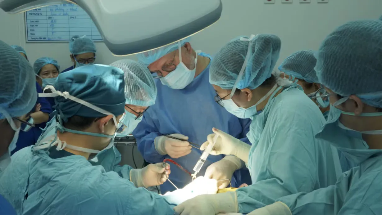 Cấy thân não thính giác cho hai trẻ điếc bẩm sinh: bước ngoặt phục hồi thính lực