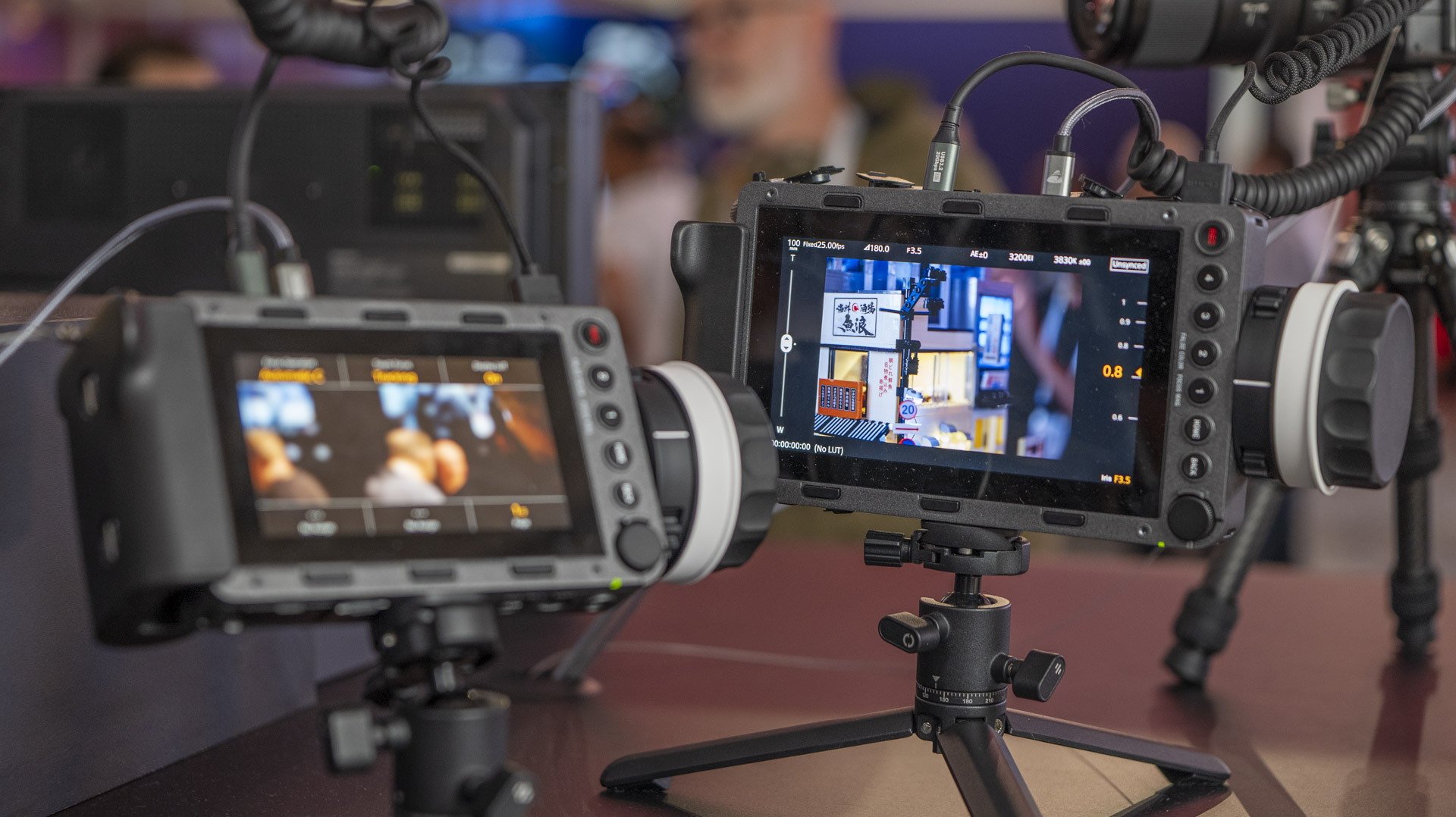 Màn hình giám sát ngoài và điều khiển camera: Atomos, Sony, Accsoon