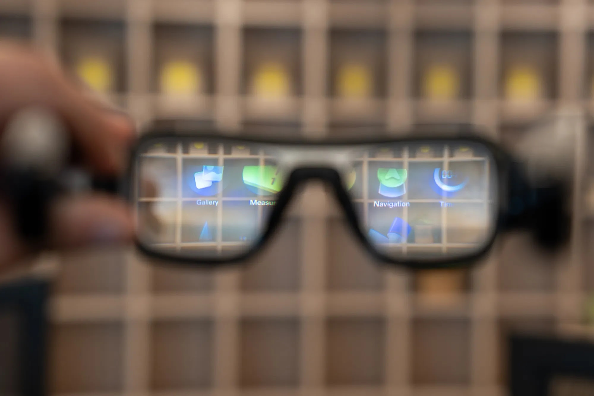Snap Specs: Kính AR Giá Cao Và Tham Vọng Trở Thành Máy Tính Cho Doanh Nghiệp
