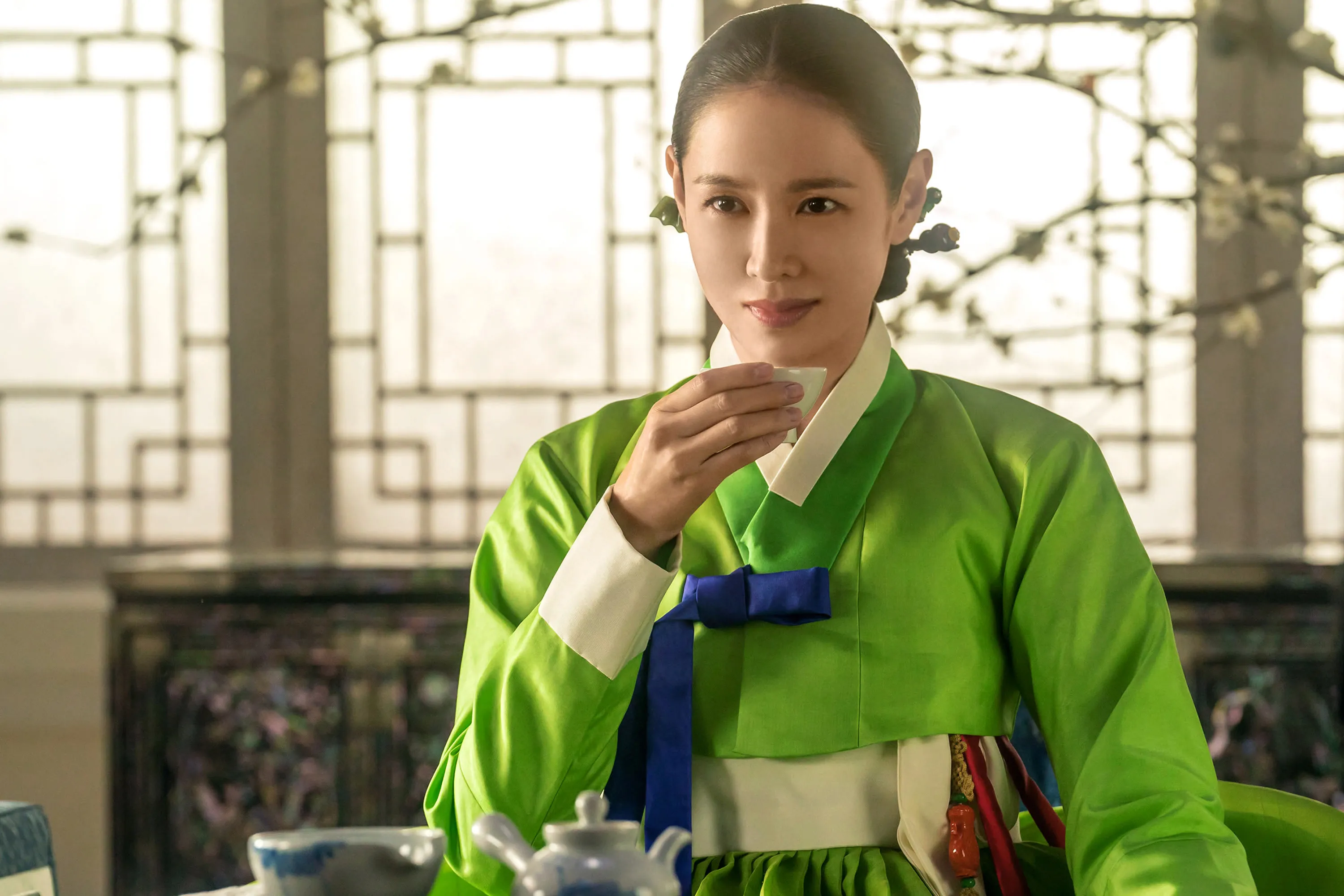 Son Ye Jin và Ji Chang Wook thắp lửa tình ái táo bạo trong The Scandal