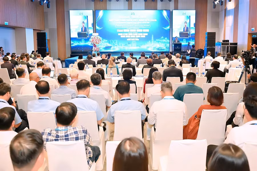 Cảng biển Việt Nam xanh hóa và số hóa để cạnh tranh khu vực
