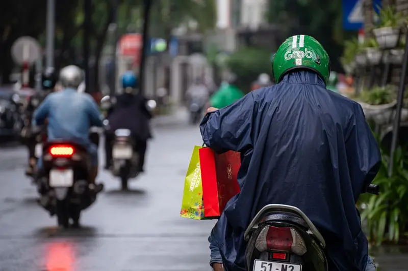 Tài xế Grab tắt app vì chiết khấu: Thế kẹt ba bên chưa có lối ra