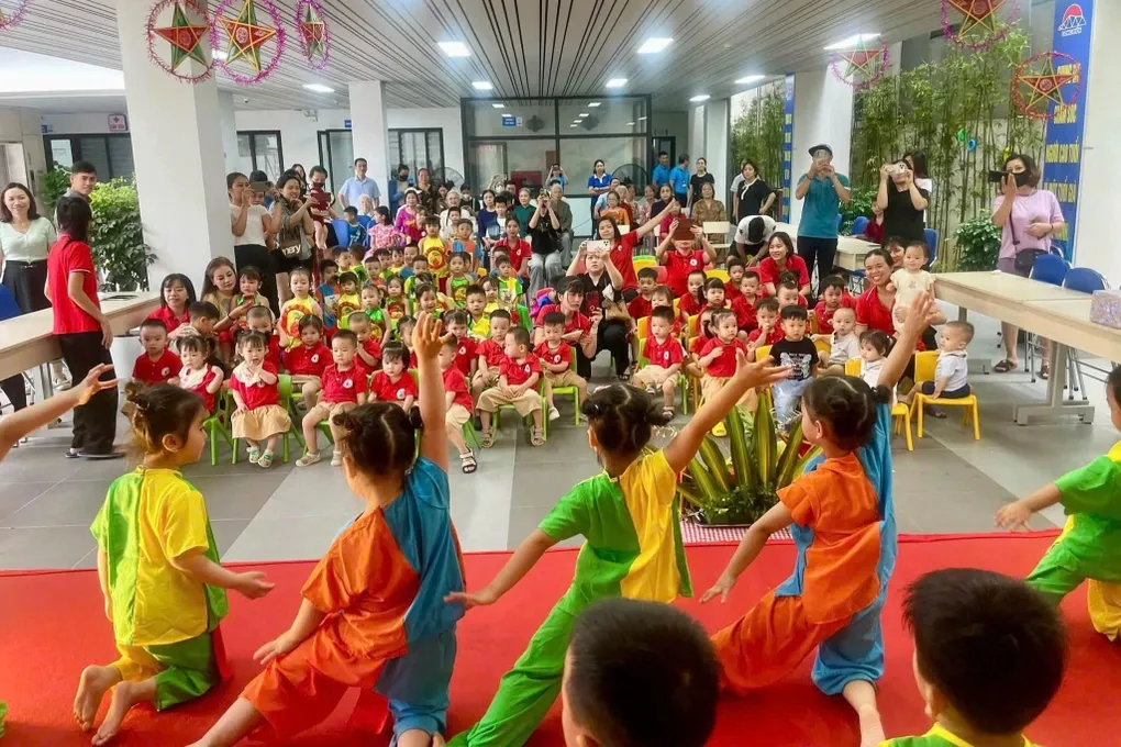 Làm đèn lồng Trung thu cùng bà ngoại: Sợi dây kết nối thế hệ