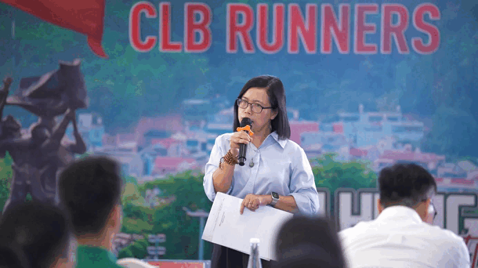 Áo đấu marathon: từ thiết kế tối giản đến huy chương tạo động lực