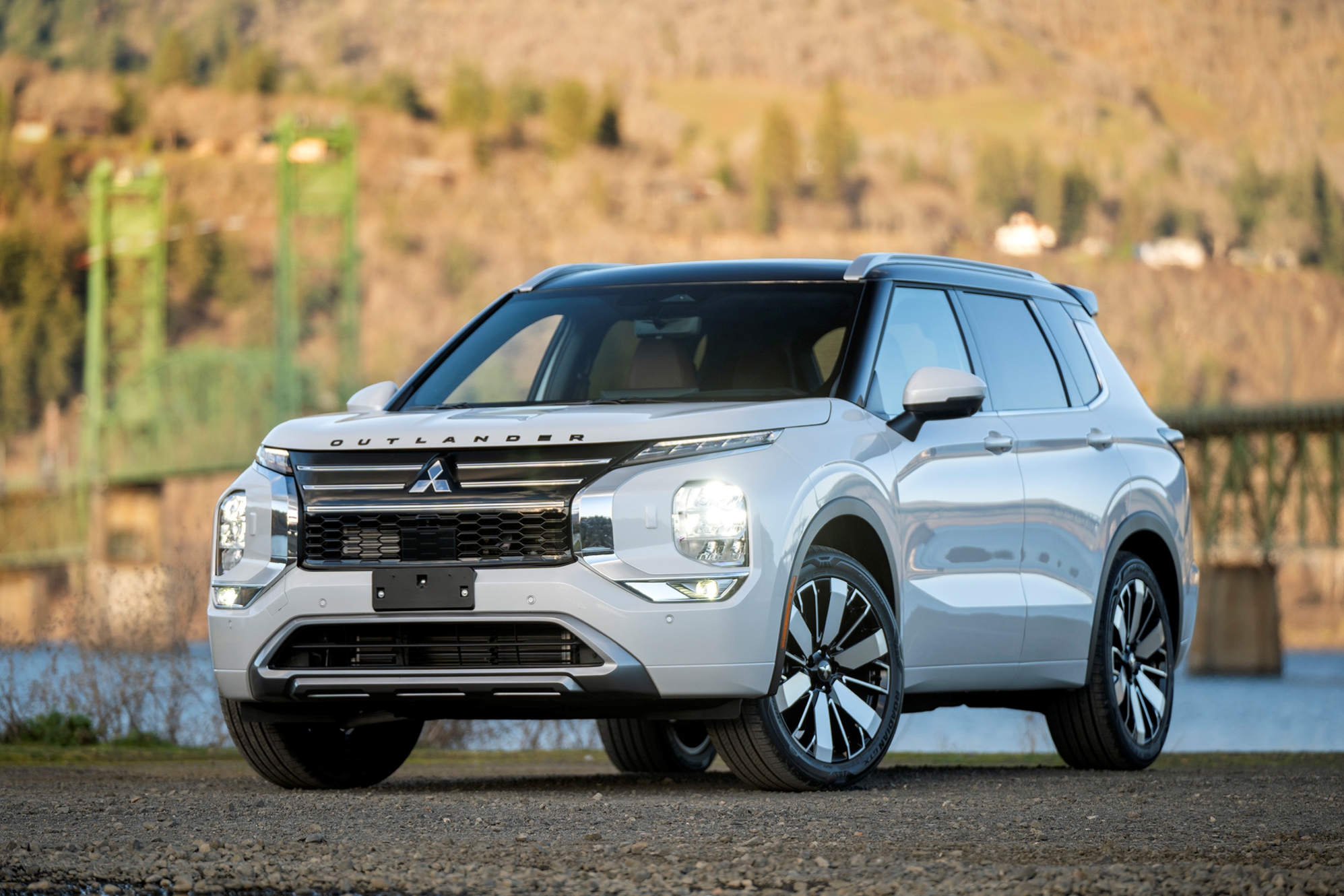 Mitsubishi Outlander mới: Mild-hybrid, 4 bánh và cuộc đấu trên mốc 1 tỷ