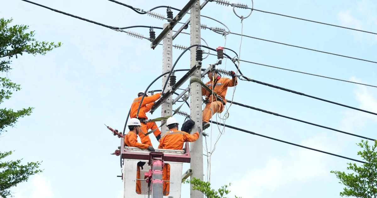 EVNHCMC chủ động chiến lược cung ứng điện mùa khô trước nắng nóng kéo dài