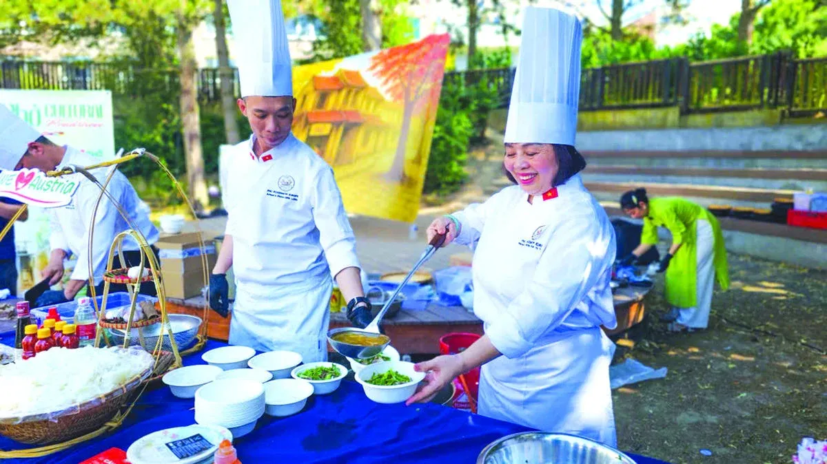 Phở từ gánh hàng rong Hà Nội đến đại sứ văn hóa toàn cầu
