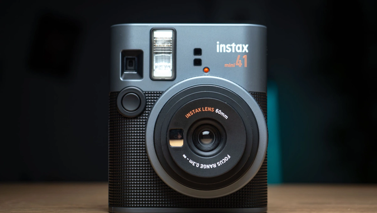 Máy Ảnh Lấy Liền Giá Rẻ: Chọn Instax Mini 41 Hay Selphy QX20?