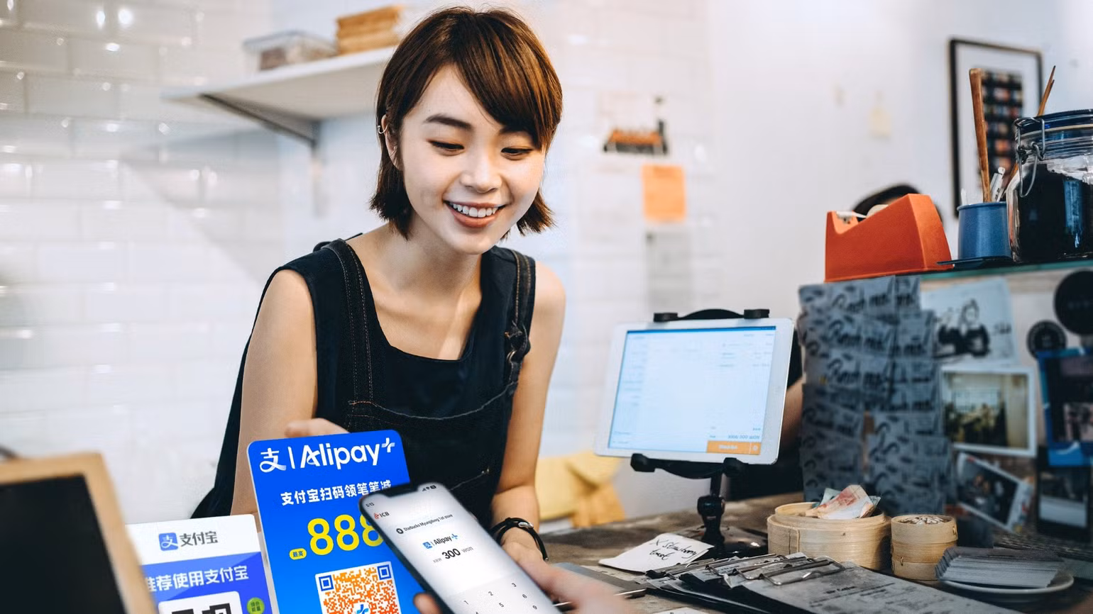 Smartphone thay thế hộ chiếu: hệ sinh thái kỹ thuật số cho du khách Việt