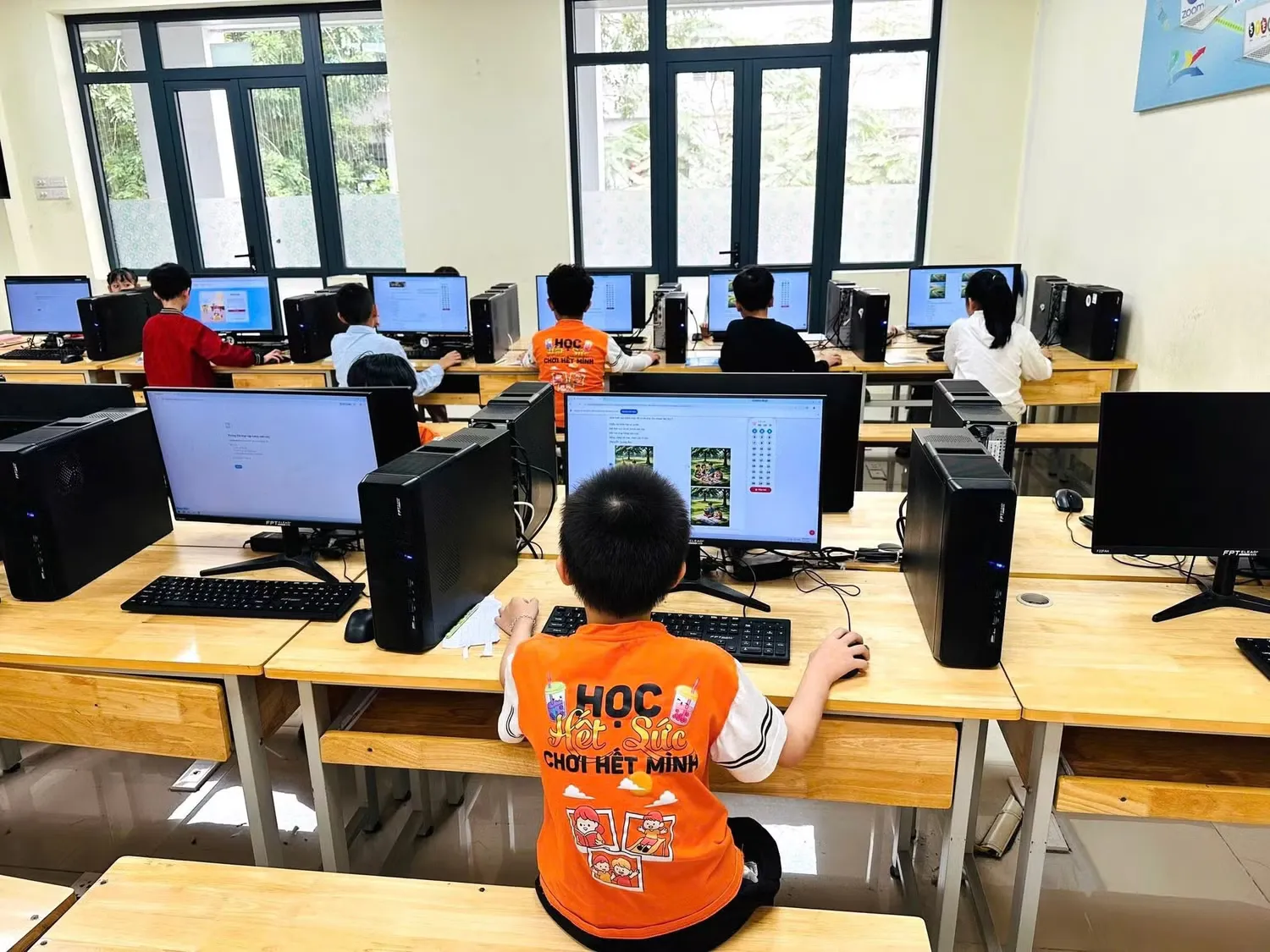 Học sinh lớp 1 Hà Nội bắt đầu học AI: cơ hội và thách thức