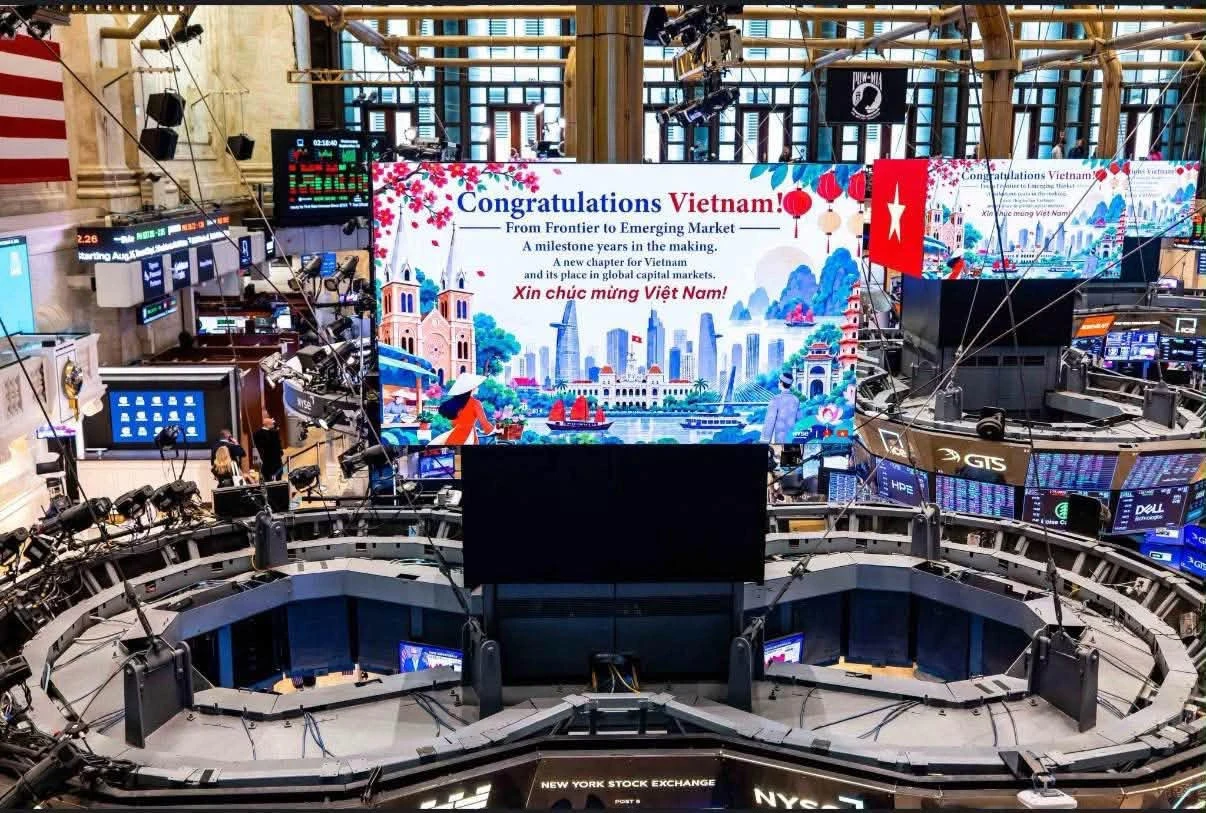 Cờ Việt Nam tung bay tại NYSE: Khoảnh khắc định vị lại thị trường mới nổi
