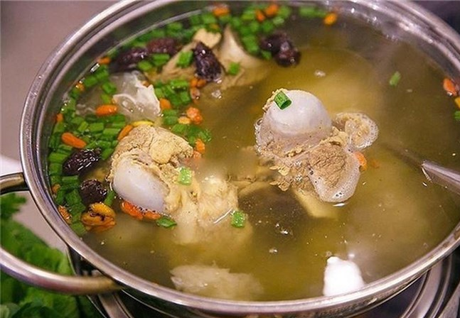 Nước xương cứ đục và nổi bọt: 7 lỗi phổ biến và cách khắc phục
