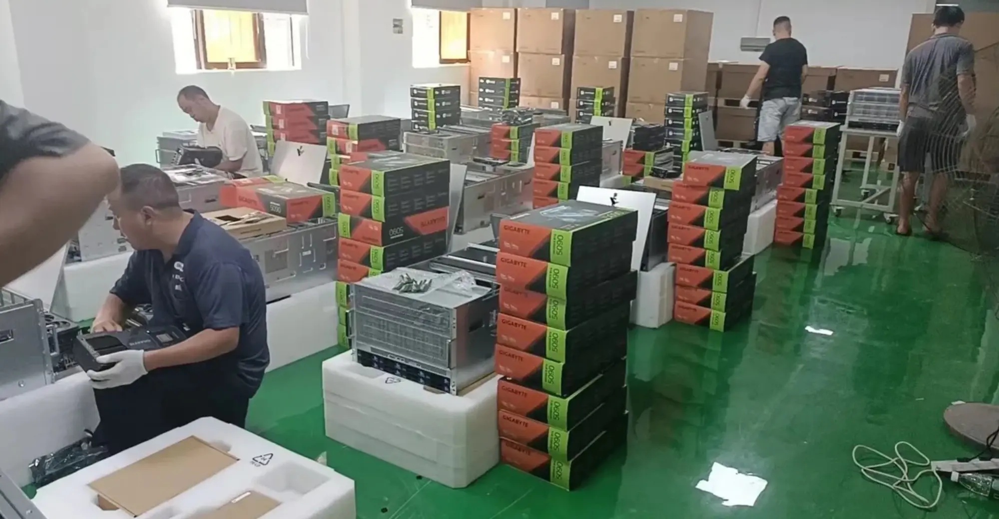 RTX 5090 giá cao vì bị AI mua sạch: game thủ nên tỉnh lại
