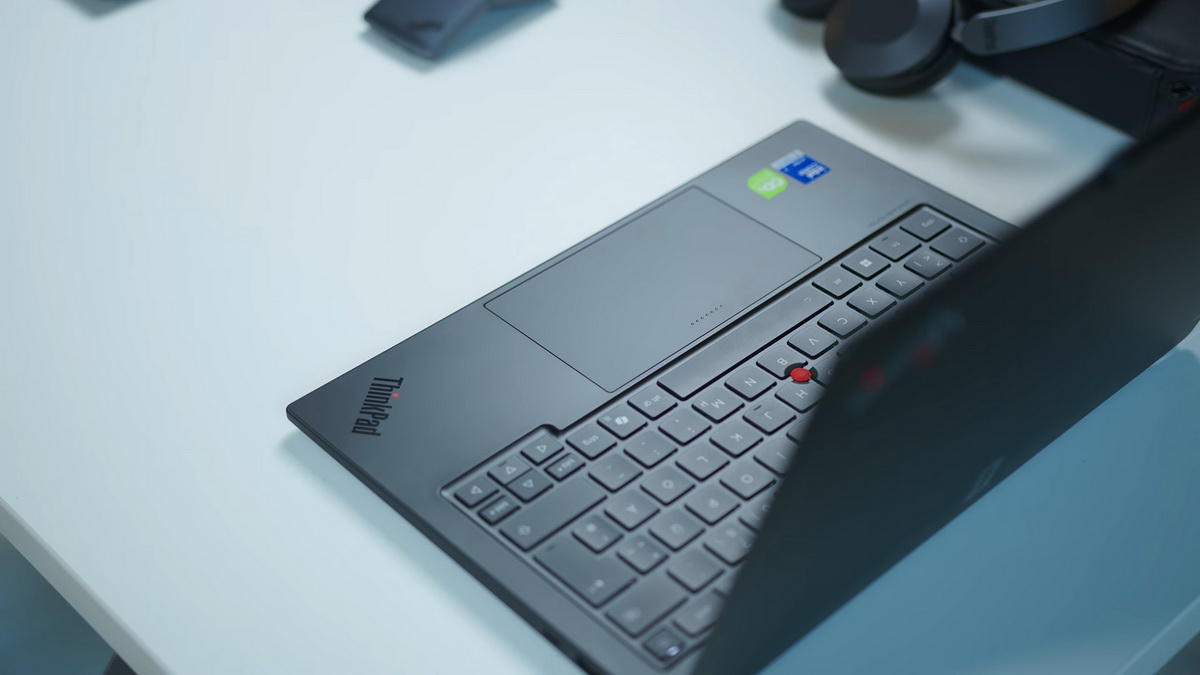 ThinkPad T14s Gen 7 vs X9 15p Aura: laptop doanh nhân nào đáng tiền hơn?