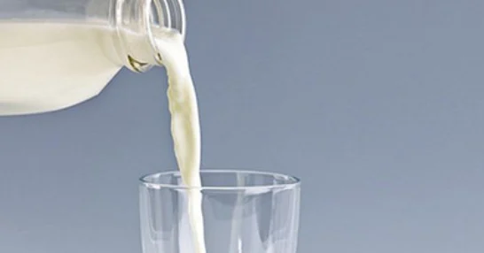 Uống quá nhiều sữa: nguy cơ hội chứng ăn đất và thiếu máu ở trẻ nhỏ