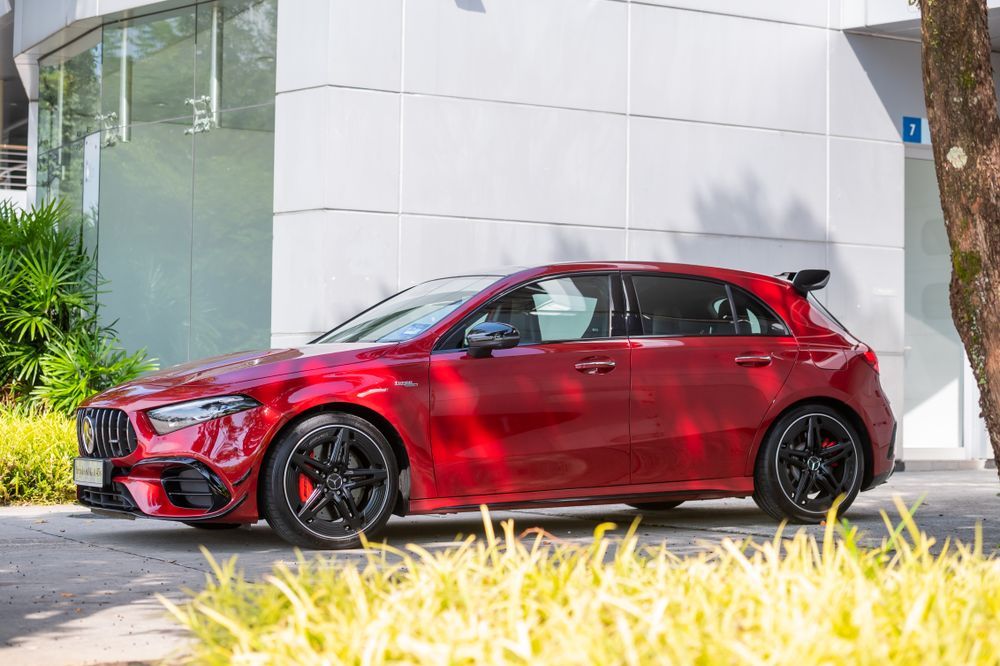 Mercedes-Benz CLA 200 AMG Line vs Mercedes-AMG A 45 S: Mana Satu Pilihan Mewah Berbaloi?
