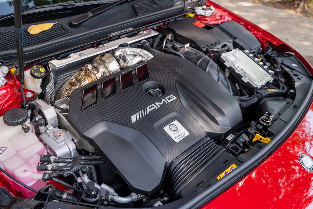 Mercedes-Benz CLA 200 AMG Line vs Mercedes-AMG A 45 S: Mana Satu Pilihan Mewah Berbaloi?
