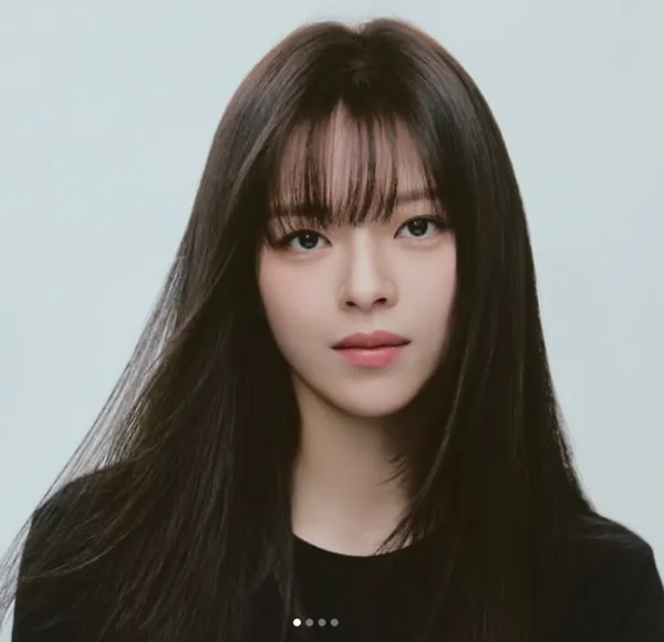 Từ sân khấu K-pop đến màn ảnh: Jeongyeon và bài toán lột xác của idol