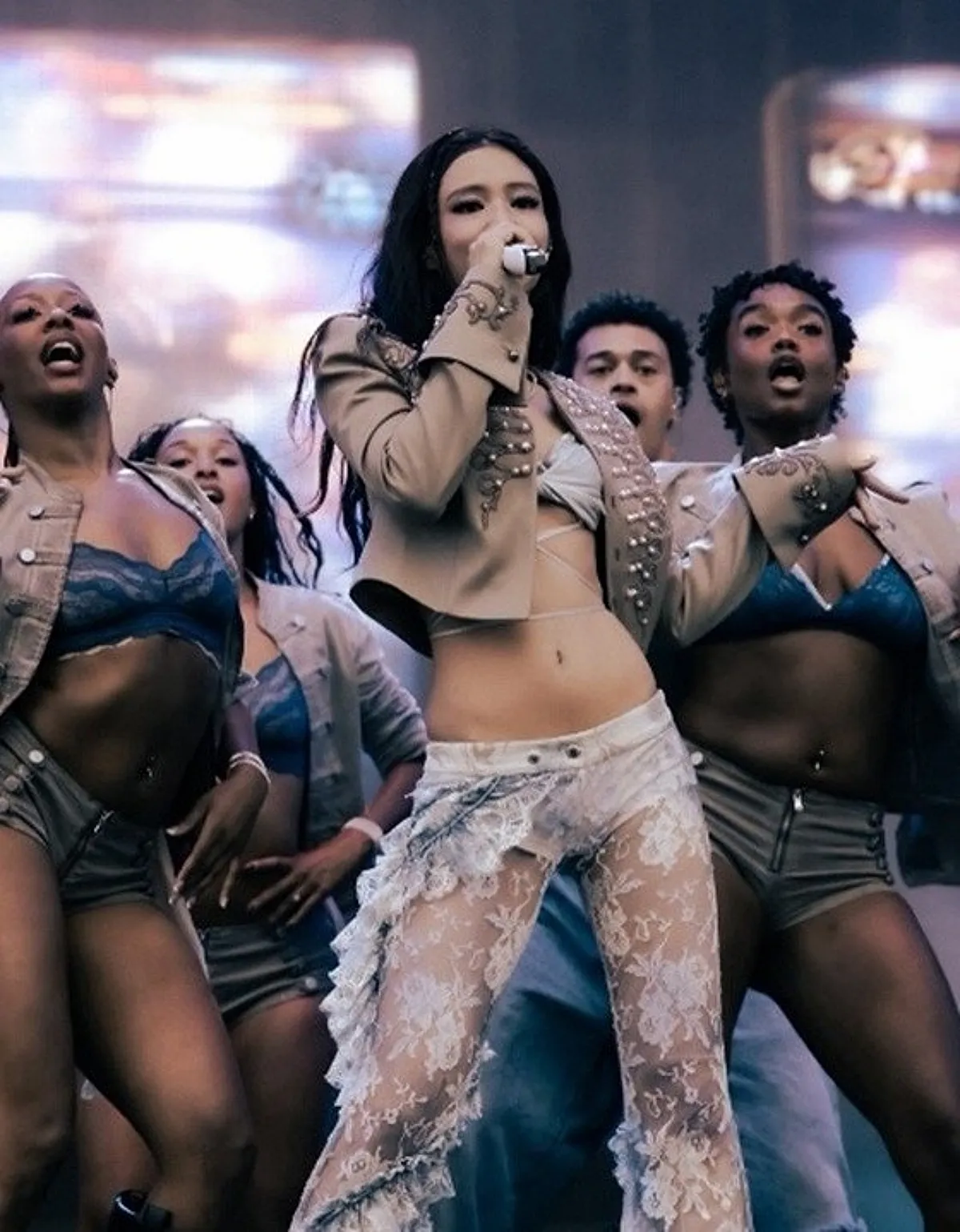 Jennie lập kỷ lục lịch sử: Dracula trụ top 10 Billboard 16 tuần