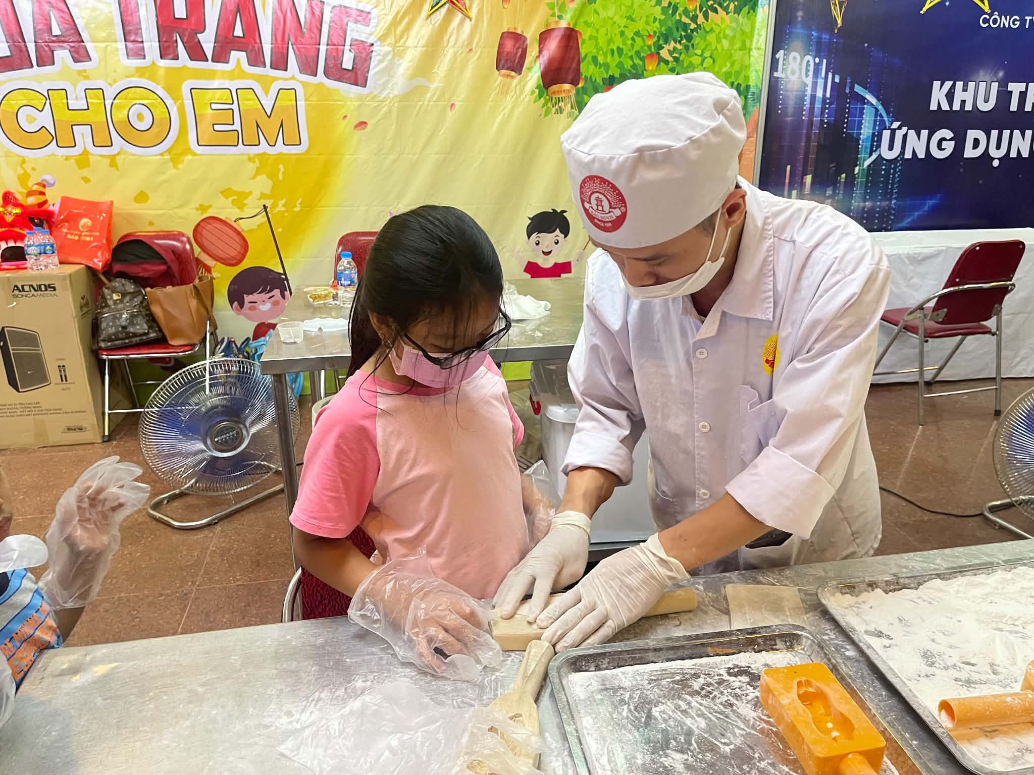 Lễ hội Trung thu tại Hà Nội: Cùng con làm tò he và đồ chơi dân gian