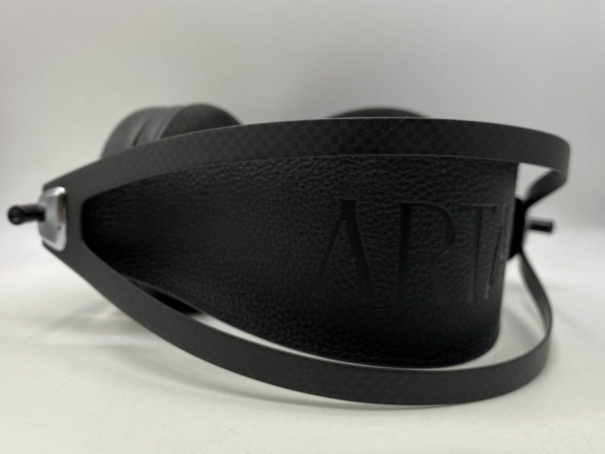 Meze Arta vs Audeze: cuộc đấu flagship planar magnetic